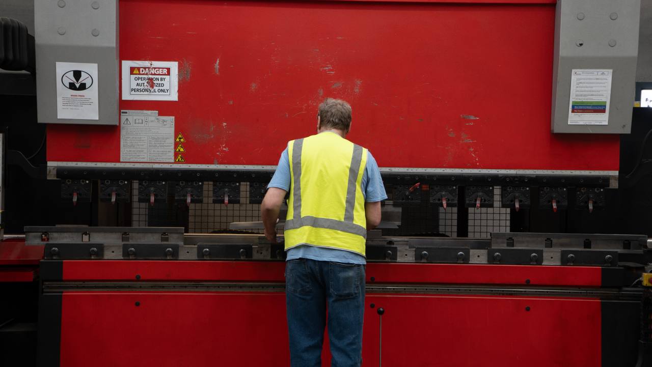 Robotic welding cell